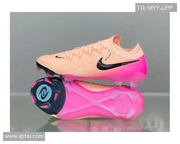 球星穿粉色足球鞋展现个性与时尚风采的背后故事