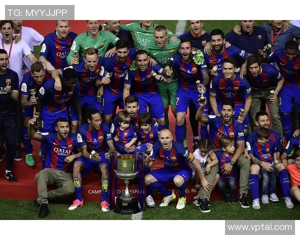 足球传奇齐聚一堂 漫画版球星合照展现豪华阵容